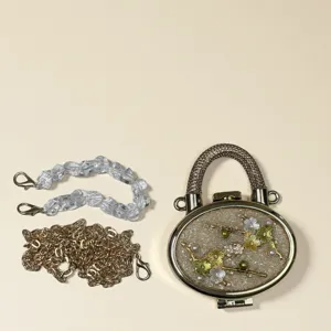 Mini Blumen Abendtasche Set mit Kristall und Goldkettchen Riemen für Damen Detailansicht