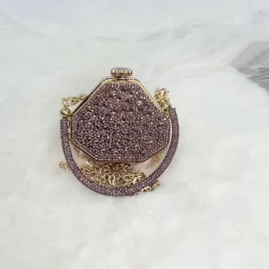 Elegante violette Strass Abendtasche mit feiner Goldkette und Metallrahmen für Damen.