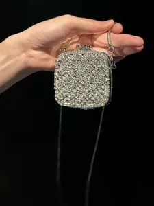 Mini Strass Acryl Box Umhängetasche, glitzernde Abendtasche für Damen Party Accessoire.