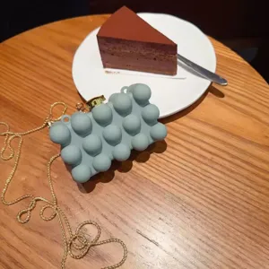 Elegante borsa a tracolla con bolle per donne, borsa da sera chic con catena dorata.