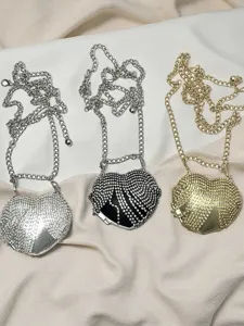 Mini marsupio a cuore con strass e catena di metallo, borsa da donna alla moda chic