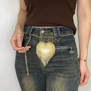 Borsa catena in vita con cuore di strass d'oro per donne moda elegante mini marsupio decorativo.