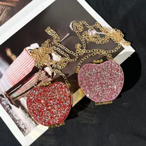 Mini Acryl Strass Abendtasche mit Kette, stilvolle herzförmige Umhängetasche Lippenstift Tasche.