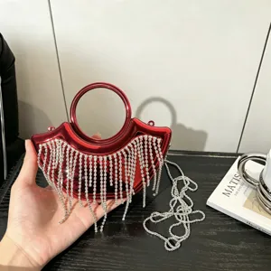 Rote Halbmond Abendtasche mit funkelnden Strassfransen, Mini Metallgriff Schulter Umhängetasche.