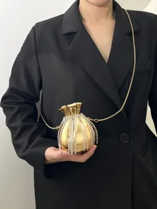 Elegante metallische goldene Geldbörse Umhängetasche mit funkelnden Strassfransen.