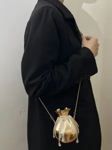 Elegante goldene Pouch Abendtasche mit Strass und Quasten, glänzende Umhängetasche für Damen.