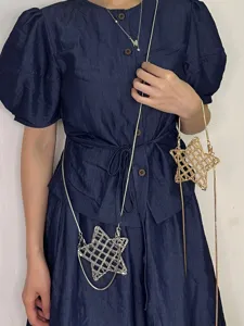 Sac bandoulière en métal étoile creuse, mini sac à main élégant pour pièces et rouge à lèvres.