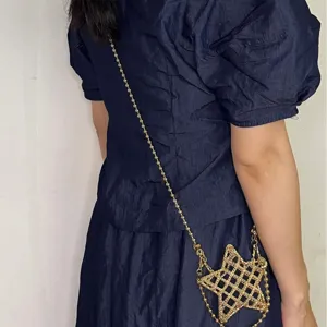 Sac bandoulière étoile creuse en métal avec chaîne de perles mini porte-monnaie élégant.