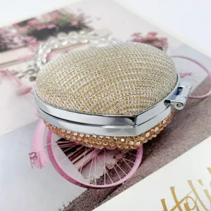 Mini herzförmige Strass Abendtasche mit Perlenhenkel, perfekt für Partys und Events.