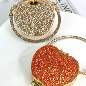 Glitzernde Strass Apfel Form Mini Abendtasche mit rundem Kristall Griff Detail Ansicht.