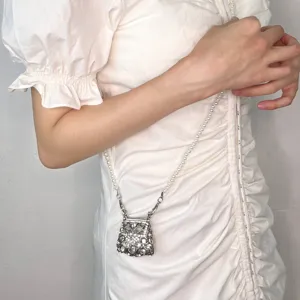 Mini Strass Perlenkette Umhängetasche, elegante hohle Metall Mini Tasche für Damen Mode.