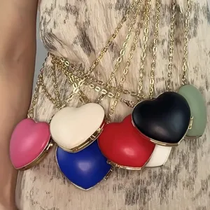Mini herzförmige Umhängetasche Abendtasche mit goldener Kette, stilvolle PU Leder Tasche.