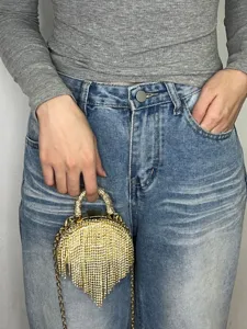 Goldene Strass-Fransen Mini-Kettentasche Detailansicht, elegante Abendtasche für Damen.