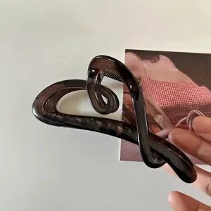 Grande molletta per capelli a cuore marrone scuro donna design minimalista elegante accessorio