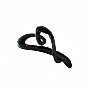 Grande molletta per capelli a cuore nero da donna, elegante design minimalista per lo stile quotidiano.