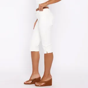 Women white stretchy cropped jeans capris with side slit, slim fit casual denim pants.