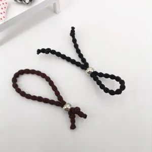 Cuerda de pelo rizado ajustable y cinta para coleta de burbuja con cuentas metálicas plateadas.