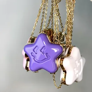 Süße sternförmige Umhängetasche mit Kette und niedlichem Cartoon Smiley Gesicht Design für Damen.