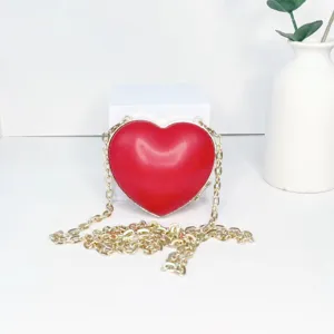 Rote herzförmige Mini-Umhängetasche mit Goldkette, süße PU-Leder Abendtasche Clutch.