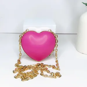 Rosa herzförmige Umhängetasche Mini Detail, elegante goldene Kette Abendtasche neu.