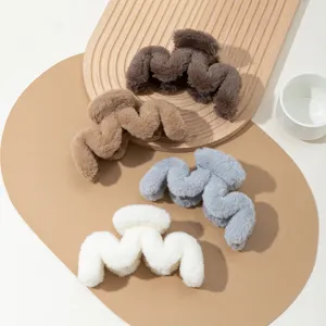 Pinza de pelo de peluche grande garra suave accesorio elegante para mujer invierno.