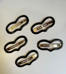 Set pinzas de pelo corazón negro metal horquillas bb bonitas pinzas vista de detalle fino