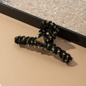 Pinza de pelo tweed negro para mujer, elegante pinza grande con logotipo triangular.