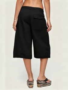 Pantaloni cargo corti neri casual da donna, vestibilità comoda, tasca posteriore, vista principale.