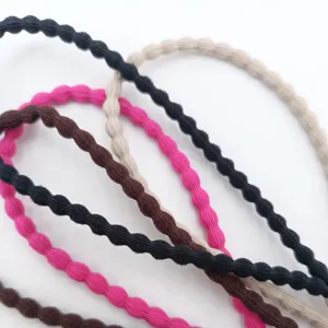 Coletas para el pelo texturizadas y onduladas en varios colores, detalles elásticos.