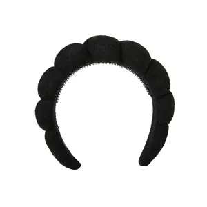 Nahaufnahme des schwarzen gepolsterten Schwamm-Haarreifs mit Zähnen, ideal für Make-up.