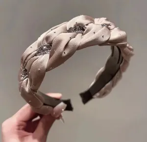 Prachtige gevlochten satijnen haarband met strass, elegante champagne haarband voor dames.