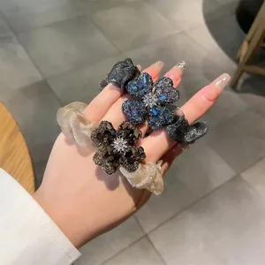 Koreanischer Stil vierblättriges Kleeblatt Strass Haargummi, elegante glänzende Haar-Accessoires.