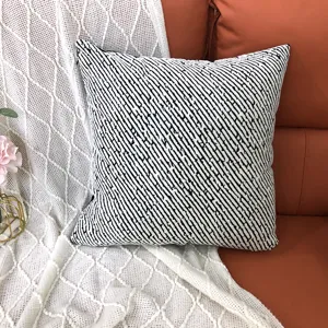Housse de coussin rayée noir et blanc minimaliste nordique pour décoration de canapé salon.