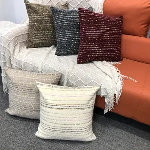 Moderne gestreifte Kissenbezüge für Sofa und Bett, bequeme dekorative Kissen für Zuhause.