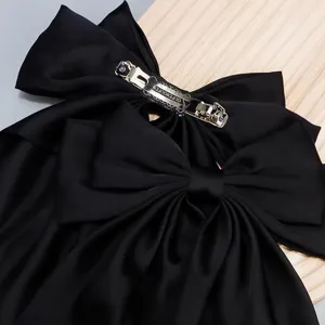 Pince à cheveux nœud papillon en satin noir pour femme, accessoire élégant rétro chic top.