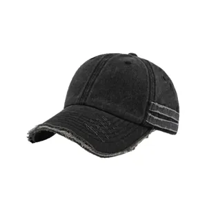 Cappellino da baseball vintage slavato e strappato con bordi grezzi e strisce, cappello sole.
