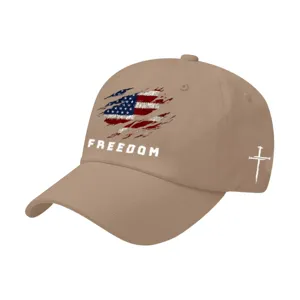 Cappellino da baseball cachi con bandiera USA e stampa FREEDOM, vista dettaglio croce.