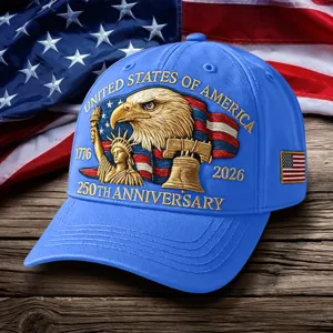 Vista dettagliata del cappello da baseball in cotone da uomo con ricamo patriottico USA 250.