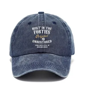 Berretto da baseball vintage lavato per uomo e donna, dad hat distressed con stampa scritta.