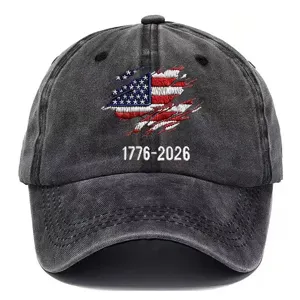 Berretto da baseball vintage slavato con bandiera USA ricamata e design 1776-2026 per sport all'aperto.