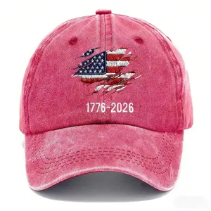 Cappellino da baseball rosso vintage con bandiera USA ricamata e testo 1776-2026 per sport.