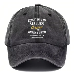 Berretto da baseball vintage lavato e consumato stile retro dad hat con scritta.
