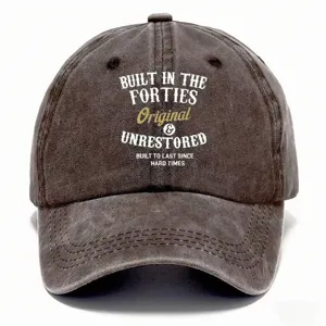 Cappellino da baseball lavato vintage con stampa di testo retrò vissuto, classico dad hat.