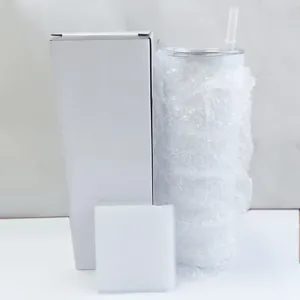 20oz doppelwandiger edelstahl isolierbecher mit strohhalm und weisser schachtel fuer unterwegs.