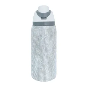 Detailansicht der glitzernden Strass-Trinkflasche, isolierter Edelstahlbecher mit Kristalldesign.