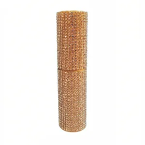 Dettaglio del flacone di profumo ricaricabile in strass di lusso 8ml nebulizzatore da viaggio.