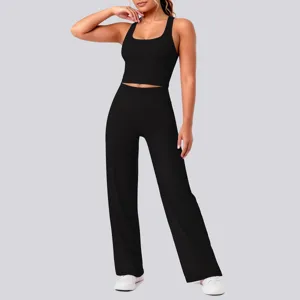 Einfarbiges Nylon Rippstrick Sport Yoga Set Zweiteiler mit Racerback Crop Top und Hose.