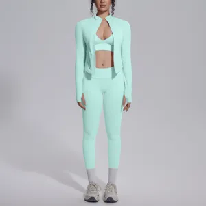 Completo sportivo senza cuciture verde menta da 3 pezzi con giacca con zip e leggings.