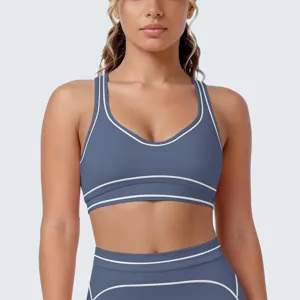 Contrasterende bies sportbeha detail, ademende fitnesskleding close-up opname voor yoga.