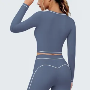Blauwe lange mouw sport crop top rug detail en legging set voor fitness en yoga